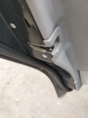 Foto de CERRADURA PUERTA TRASERA IZQUIERDA MERCEDES-BENZ CLASE E (BM 210) BERLINA 2.9 Turbodiesel CAT (129 CV / 95 KW) referencia A2027300635