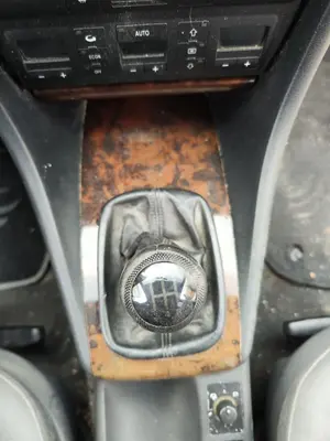 Foto de PALANCA CAMBIO AUDI A6 BERLINA (4B2) 2.4 V6 30V (165 CV / 121 KW) referencia 893711117D
