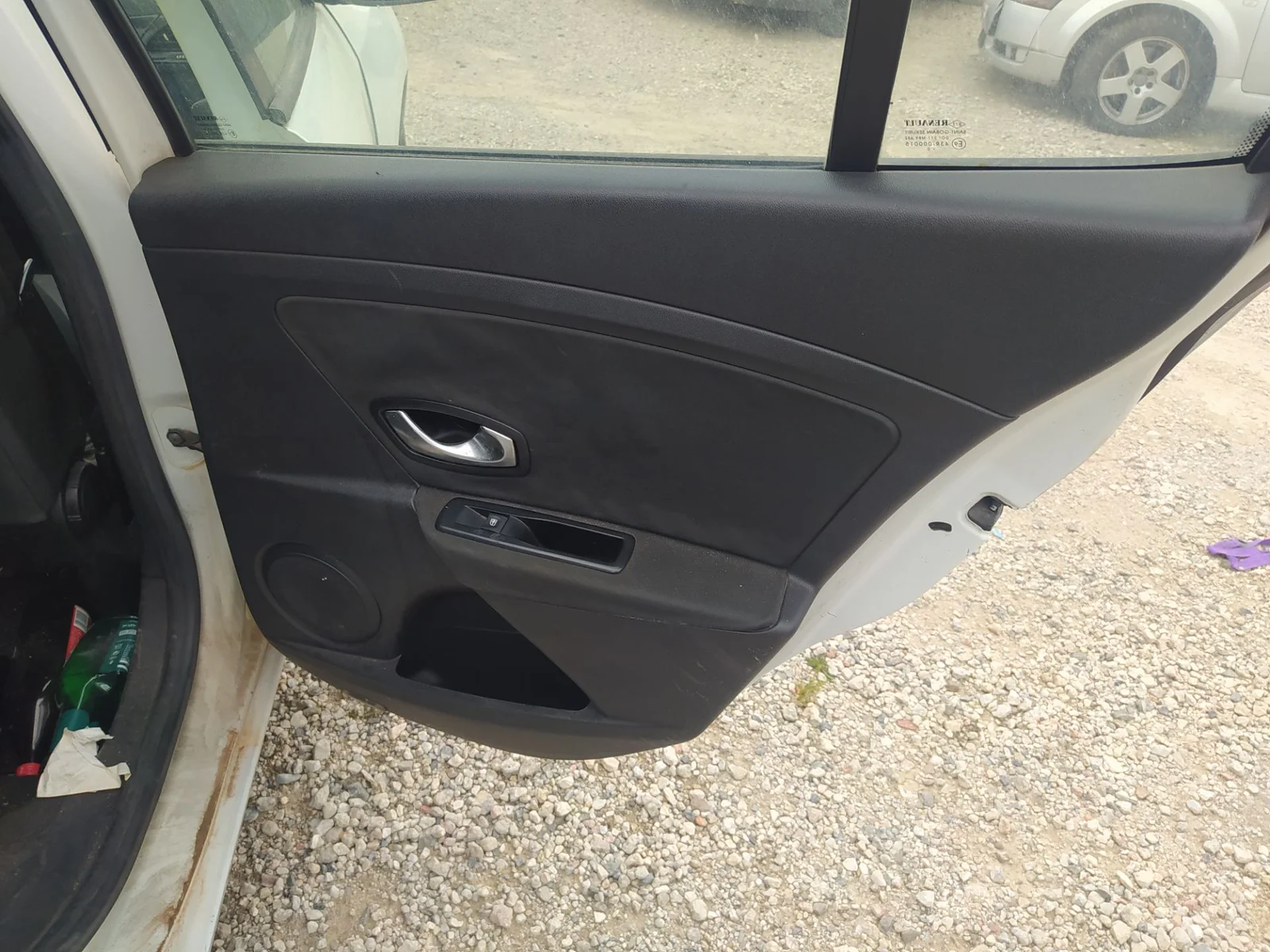 Foto de ELEVALUNAS TRASERO DERECHO RENAULT MEGANE III BERLINA 5P 1.5 dCi Diesel CAT (86 CV / 63 KW) referencia 827200003R