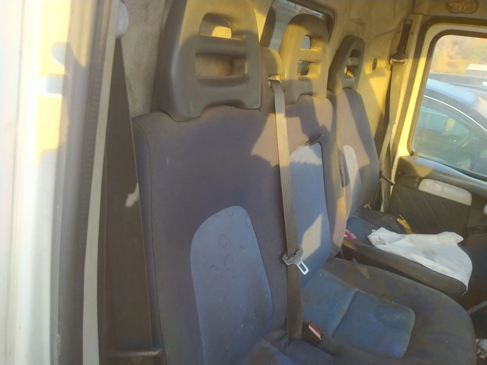 Foto de GUARNECIDO PUERTA DELANTERA IZQUIERDA PEUGEOT BOXER (330/350) FURGÓN GRAN VOLUMEN BAT.3700MM 2.8 HDI (128 CV / 94 KW) referencia 9331CJ