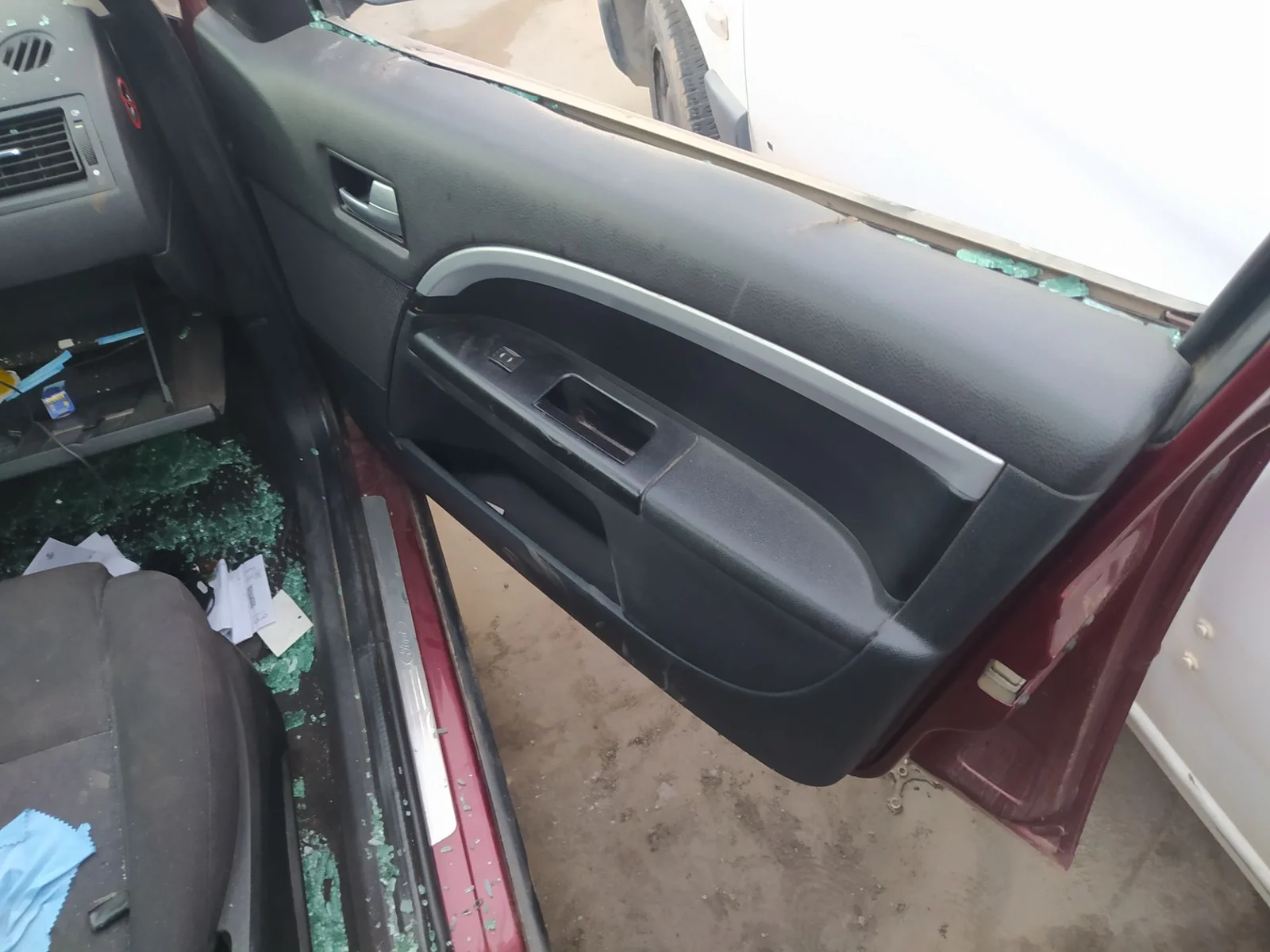Foto de MANETA INTERIOR DELANTERA DERECHA FORD MONDEO BERLINA (GE) 2.0 TDCi TD CAT (116 CV / 85 KW) referencia 1352104