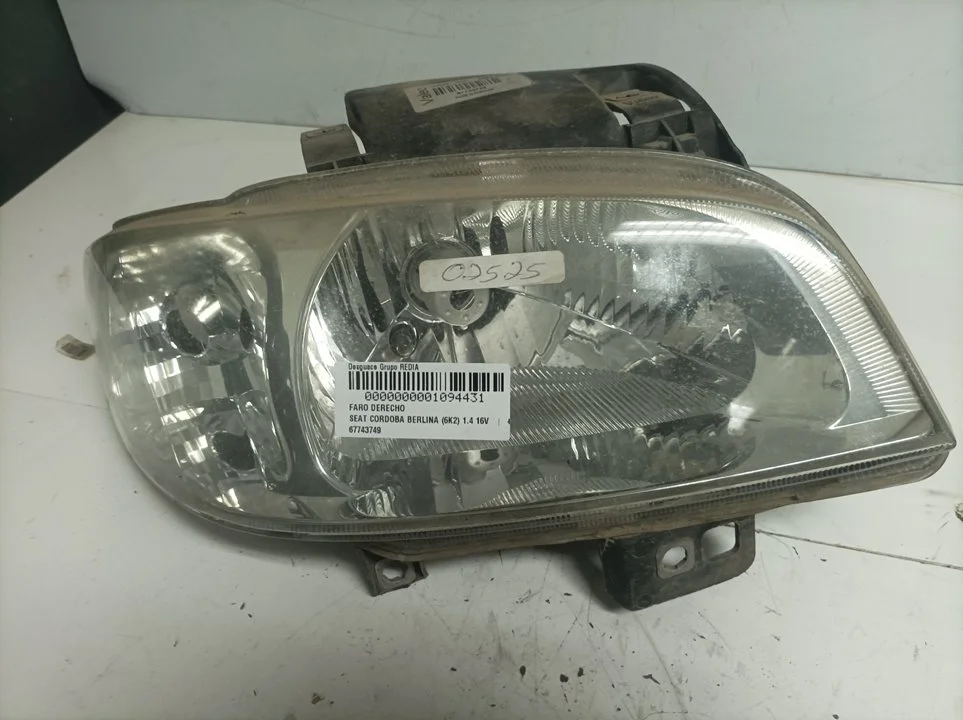 Foto de FARO DERECHO SEAT CORDOBA BERLINA (6K2) referencia 67743749