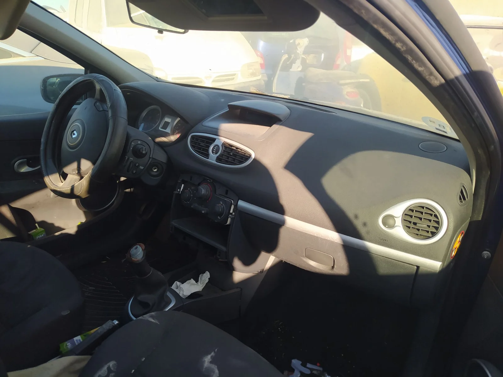 Foto de SALPICADERO RENAULT CLIO III 1.5 dCi Diesel CAT (86 CV / 63 KW) referencia 8200884288