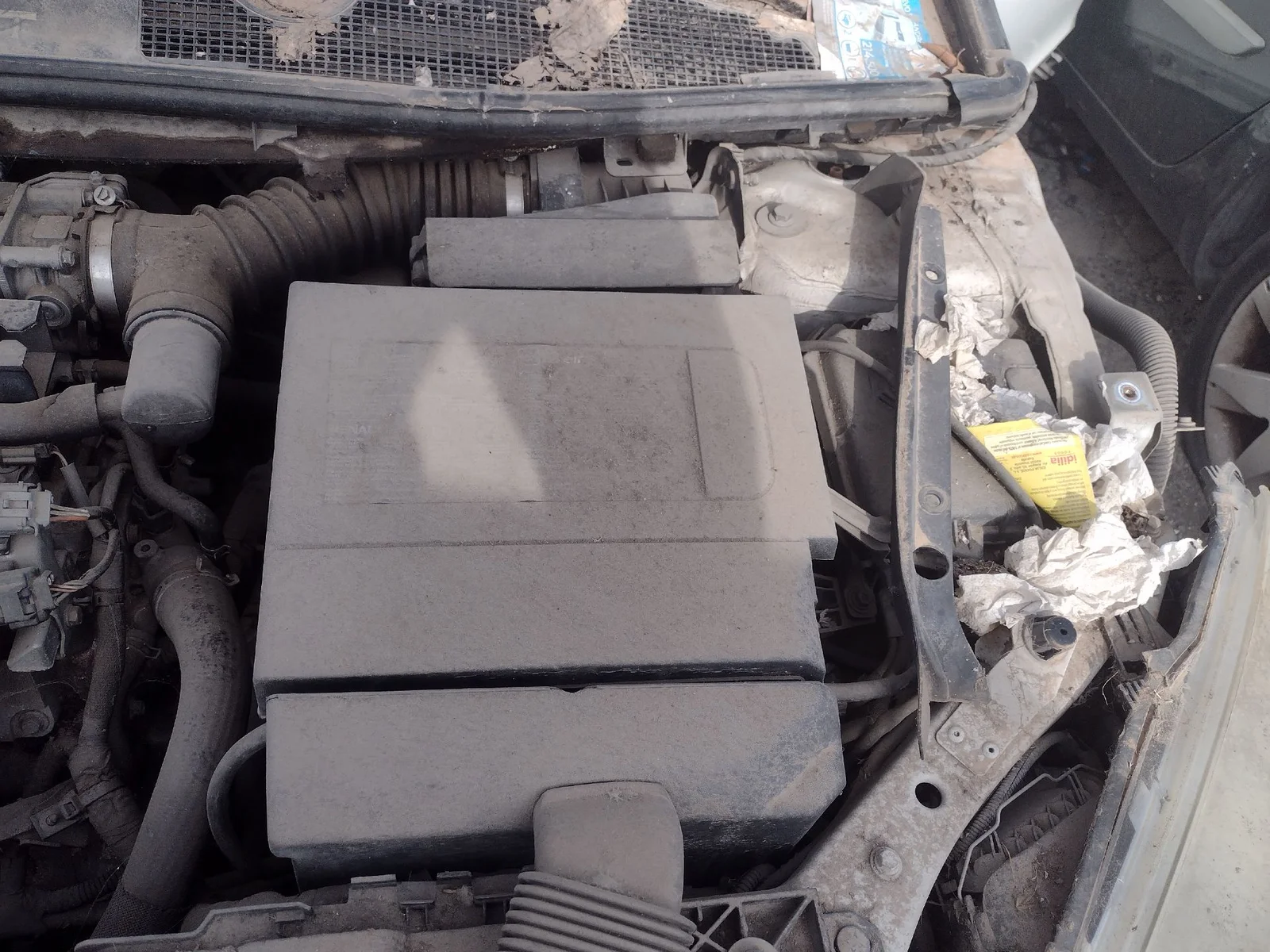Foto de CAJA FILTRO AIRE RENAULT MEGANE III BERLINA 5P 2.0 16V (140 CV / 103 KW) referencia 8200947664