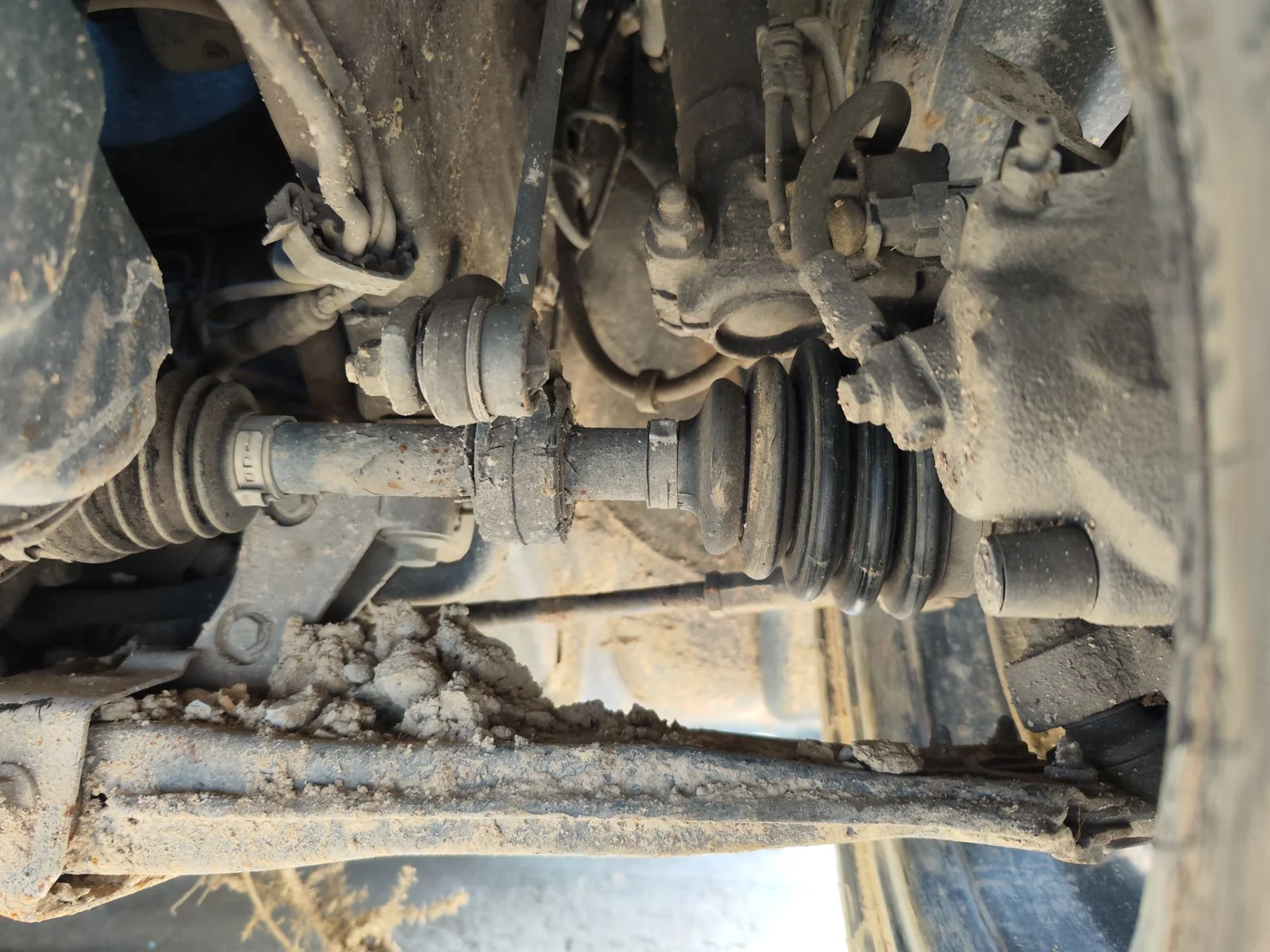 Foto de TRANSMISION DELANTERA IZQUIERDA VOLKSWAGEN POLO IV (9N3) 1.9 TDI (101 CV / 74 KW)