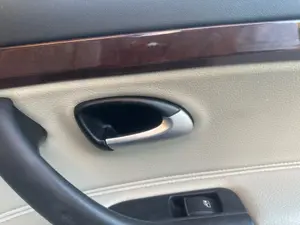 Foto de MANETA INTERIOR TRASERA DERECHA SAAB 9-3 BERLINA 1.9 TiD CAT (150 CV / 110 KW) referencia 12790767