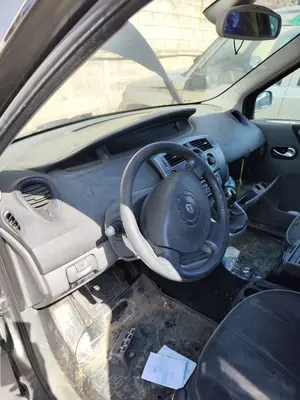 Foto de SALPICADERO RENAULT SCENIC II (JM) 1.9 dCi Diesel (120 CV / 88 KW) referencia 8200232649 foto 2