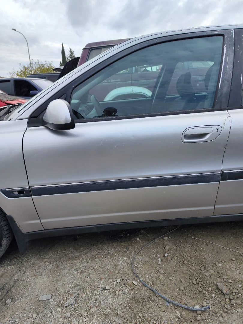Foto de PUERTA DELANTERA IZQUIERDA VOLVO S80 BERLINA 2.4 CAT (140 CV / 103 KW) referencia 30649109
