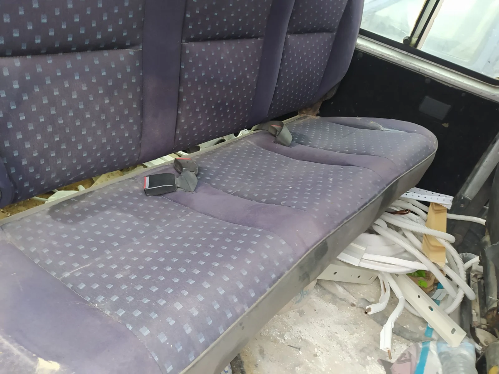 Foto de ENGANCHE CINTURON TRASERO CENTRAL PEUGEOT EXPERT FURGÓN COMFORT (1995) 2.0 HDi (109 CV / 80 KW)
