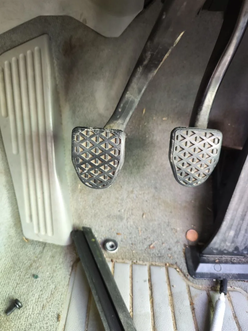 Foto de PEDAL EMBRAGUE BMW SERIE 3 BERLINA (E90) 2.0 Turbodiesel CAT (143 CV / 105 KW)