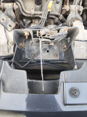 Foto de CERRADURA CAPO CHEVROLET REZZO 2.0 CAT (122 CV / 90 KW)
