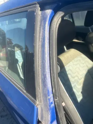 Foto de GOMAS CONTORNO PUERTA SKODA FABIA COMBI (5J5) 1.4 TDI (80 CV / 59 KW)