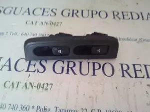 Foto de MANDO ELEVALUNAS DELANTERO IZQUIERDO RENAULT CLIO II FASE II (B/CB0) 1.2  (58 CV / 43 KW) referencia 430000K
