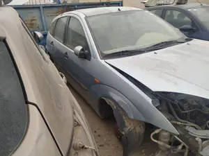 Foto de ALETA DELANTERA DERECHA FORD FOCUS BERLINA (CAK) 1.8 TDDI Turbodiesel CAT (90 CV / 66 KW) referencia 1350731