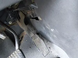 Foto de PEDAL ACELERADOR OPEL CORSA C 1.2 16V CAT (Z 12 XE / LW4) (75 CV / 55 KW)