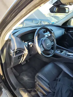 Foto de SALPICADERO JAGUAR F-PACE 3.0 V6 Diesel CAT (301 CV / 221 KW) referencia T4A3717PVJ