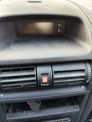 Foto de SISTEMA AUDIO / RADIO CD OPEL ASTRA G BERLINA 1.7 16V DTI CAT (Y 17 DT / LR6) (75 CV / 55 KW)