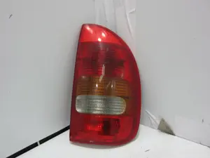 Foto de PILOTO TRASERO DERECHO OPEL CORSA B 1.7 Diesel (57 CV / 42 KW)