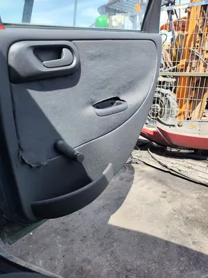 Foto de GUARNECIDO PUERTA TRASERA DERECHA OPEL CORSA C 1.2 16V CAT (Z 12 XE / LW4) (75 CV / 55 KW) referencia 13106196