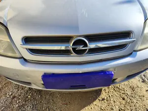 Foto de REJILLA DELANTERA OPEL VECTRA C BERLINA 1.9 CDTI (120 CV / 88 KW)