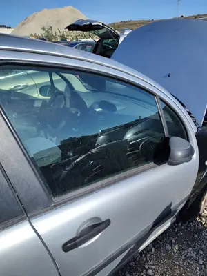 Foto de LUNA DELANTERA DERECHA CITROEN C3 1.4  (73 CV / 54 KW) referencia 1610003180