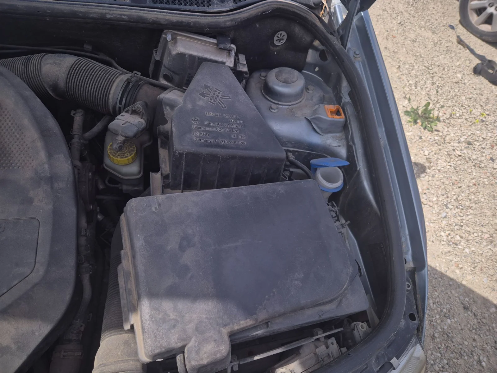 Foto de CAJA RELES / FUSIBLES SKODA FABIA COMBI (6Y5) 1.9 TDI (101 CV / 74 KW)