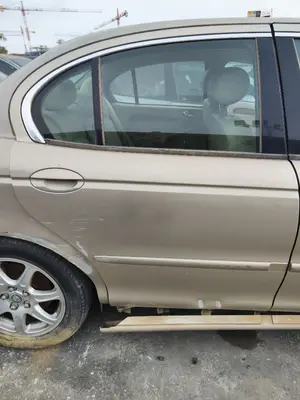 Foto de PUERTA TRASERA DERECHA JAGUAR X-TYPE 2.1 V6 24V CAT (156 CV / 115 KW) referencia C2S 42631
