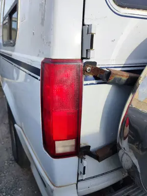 Foto de PILOTO TRASERO IZQUIERDO CHEVROLET ASTRO VAN 4.3 V6 CAT (189 CV / 139 KW)