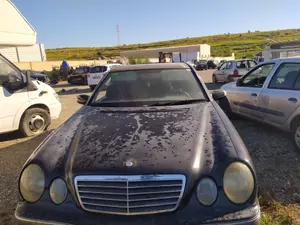 Foto de FARO ANTINIEBLA IZQUIERDO MERCEDES-BENZ CLASE E (BM 210) BERLINA 2.7 CDI 20V CAT (170 CV / 125 KW) referencia A170820015664