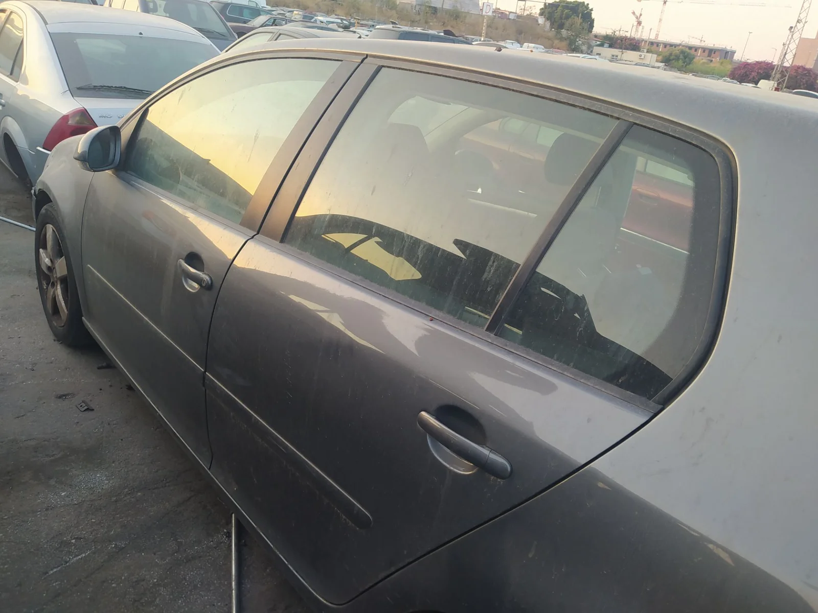 Foto de MANETA EXTERIOR DELANTERA IZQUIERDA VOLKSWAGEN GOLF V (1K1)(10.2003) 1.9 TDI (105 CV / 77 KW) referencia 3B0837205F 3FZ