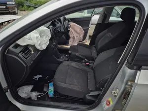 Foto de ASIENTO DELANTERO DERECHO SKODA RAPID (NH) 1.2 8V TSI (86 CV / 63 KW) referencia 5JA881022B