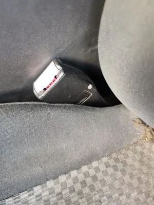 Foto de ENGANCHE CINTURON DELANTERO IZQUIERDO RENAULT MEGANE II BERLINA 5P 1.5 dCi Diesel (101 CV / 74 KW)