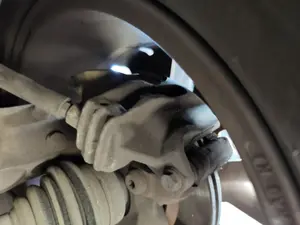 Foto de PINZA DE FRENO DELANTERA IZQUIERDA CITROEN C4 BERLINA 1.6 16V HDi (90 CV / 66 KW) referencia 1617292080