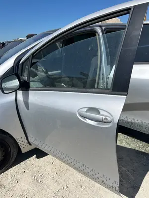 Foto de PUERTA DELANTERA IZQUIERDA TOYOTA YARIS (KSP9/SCP9/NLP9) 1.3 16V CAT (101 CV / 74 KW) referencia 670020D170 foto 2