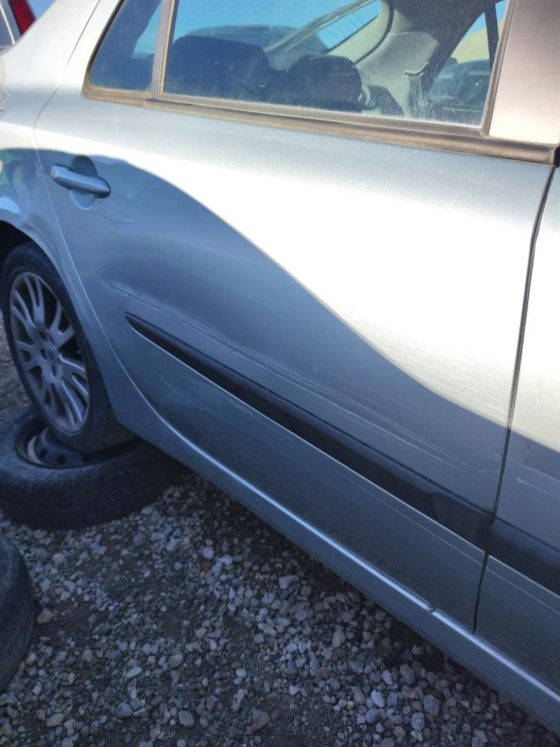 Foto de PUERTA TRASERA DERECHA RENAULT LAGUNA II (BG0) 1.8 CAT (120 CV / 88 KW) referencia 7751472441