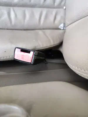 Foto de PRETENSOR AIRBAG DERECHO AUDI Q7 (4L) 3.0 V6 24V TDI (233 CV / 171 KW)