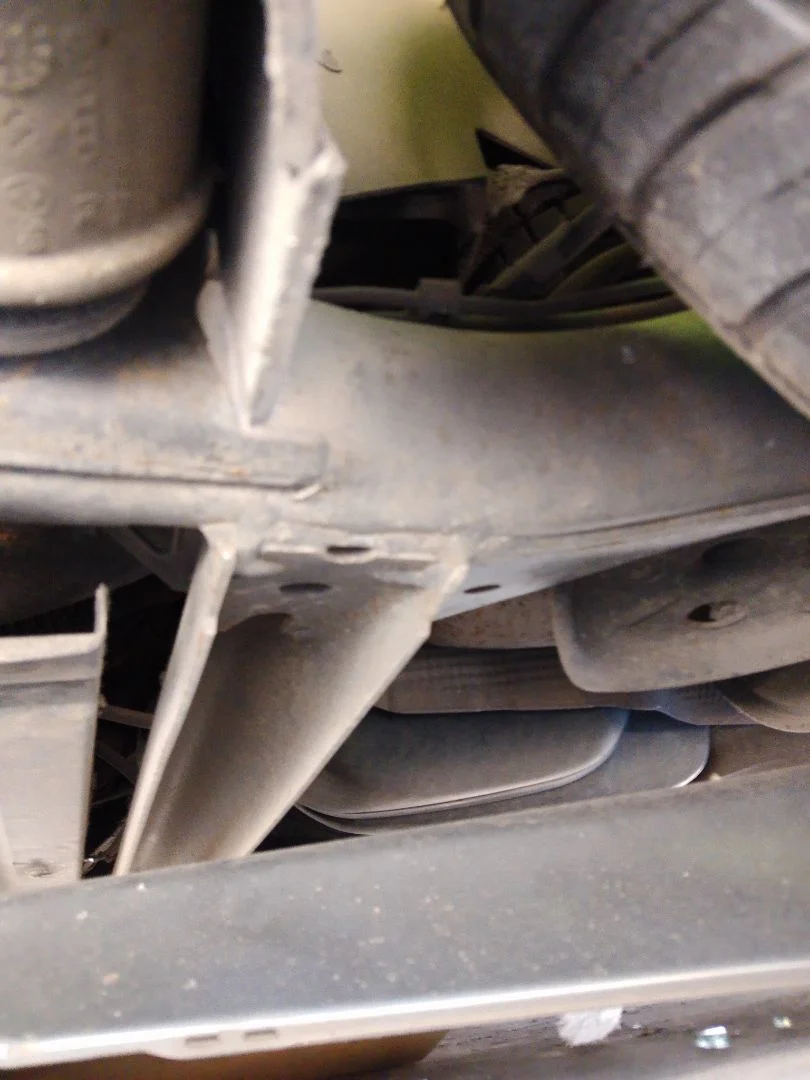 Foto de PUENTE TRASERO VOLKSWAGEN PASSAT BERLINA (3B3) 1.9 TDI (131 CV / 96 KW) referencia 8E0500051T