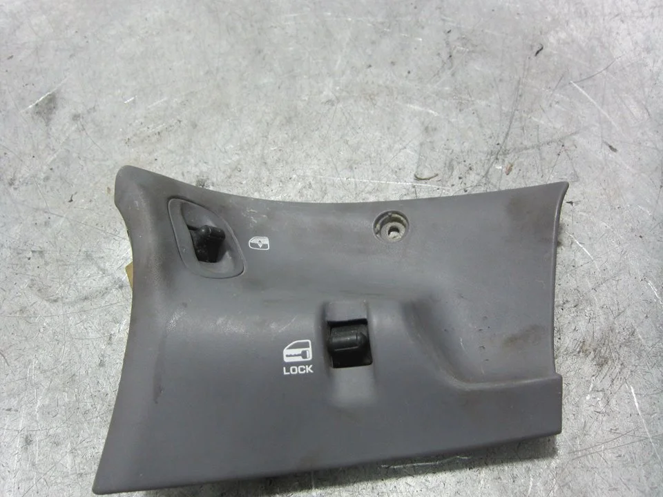 Foto de MANDO ELEVALUNAS DELANTERO DERECHO CHRYSLER VOYAGER (RG) 2.4 CAT (147 CV / 108 KW) referencia 4685504B