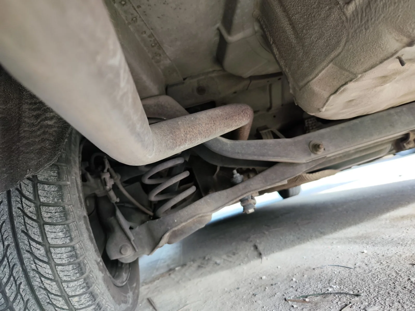 Foto de BRAZO SUSPENSION TRASERO IZQUIERDO FORD FOCUS FAMILIAR (CAK) 1.8 TDCi Turbodiesel CAT (116 CV / 85 KW) referencia 1061666