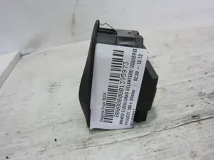 Foto de MANDO ELEVALUNAS DELANTERO IZQUIERDO PEUGEOT 206 + 1.1 (60 CV / 44 KW) referencia 96316306XT foto 2