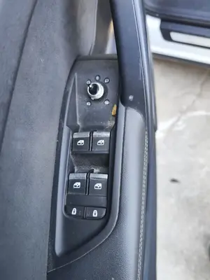 Foto de MANDO ELEVALUNAS DELANTERO IZQUIERDO AUDI Q5 FYG Híbrido 220 kW (2.0 Ltr. - 195 kW TFSI) (299 CV / 220 KW) referencia 8W0959851E