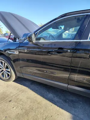 Foto de PUERTA DELANTERA IZQUIERDA JAGUAR F-PACE 3.0 V6 Diesel CAT (301 CV / 221 KW) referencia J9C2733