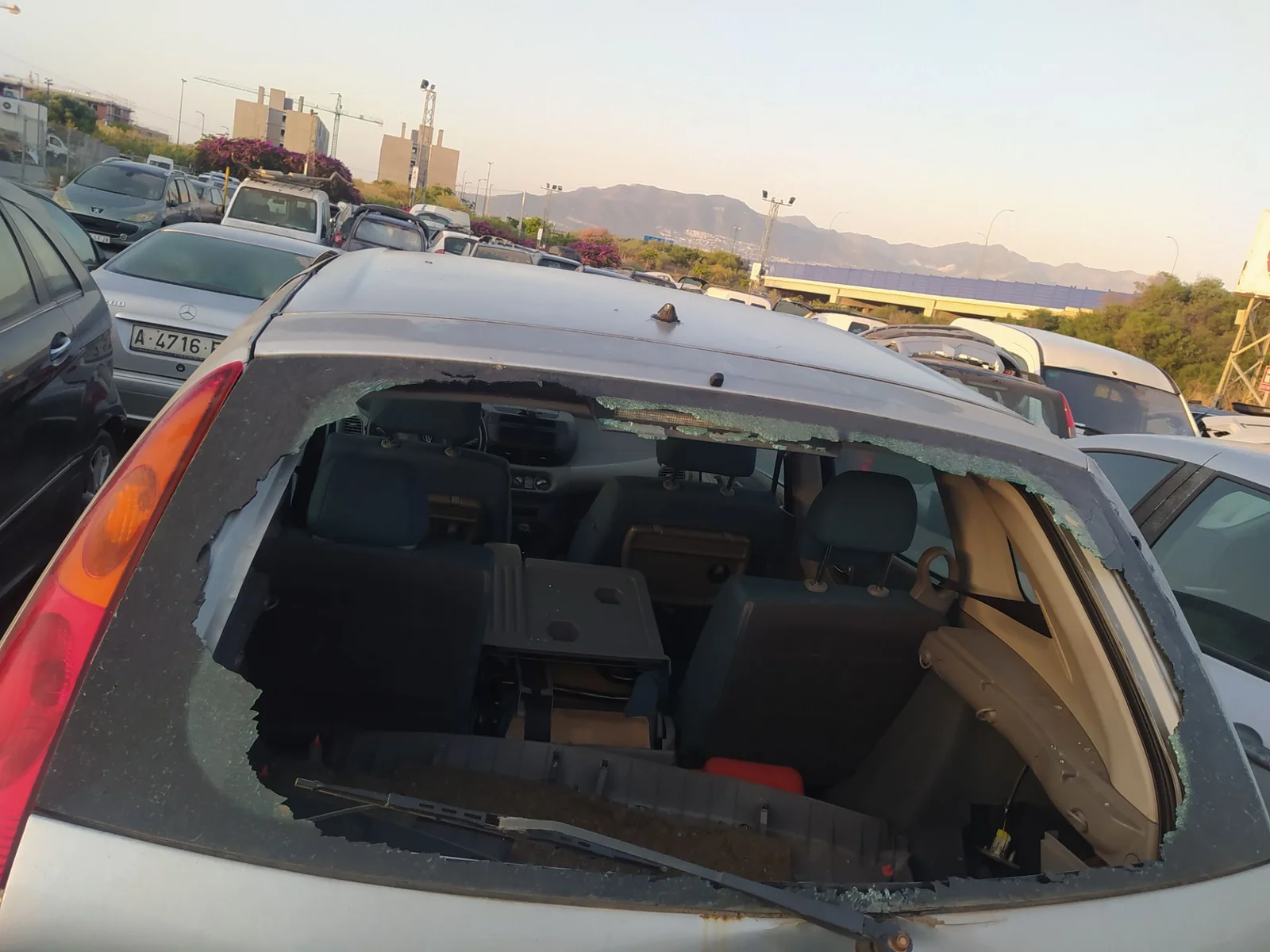 Foto de BASE DE ANTENA NISSAN ALMERA TINO (V10M) 2.2 dCi Diesel CAT (112 CV / 82 KW)