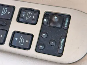 Foto de MANDO RETROVISOR JAGUAR XJ 3.2 CAT (211 CV / 155 KW)
