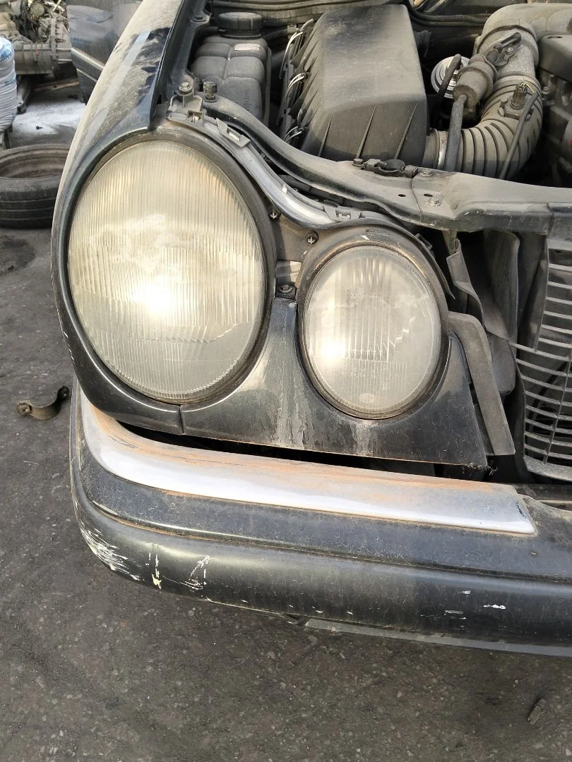 Foto de FARO DERECHO MERCEDES-BENZ CLASE E (BM 210) BERLINA referencia A2108200461