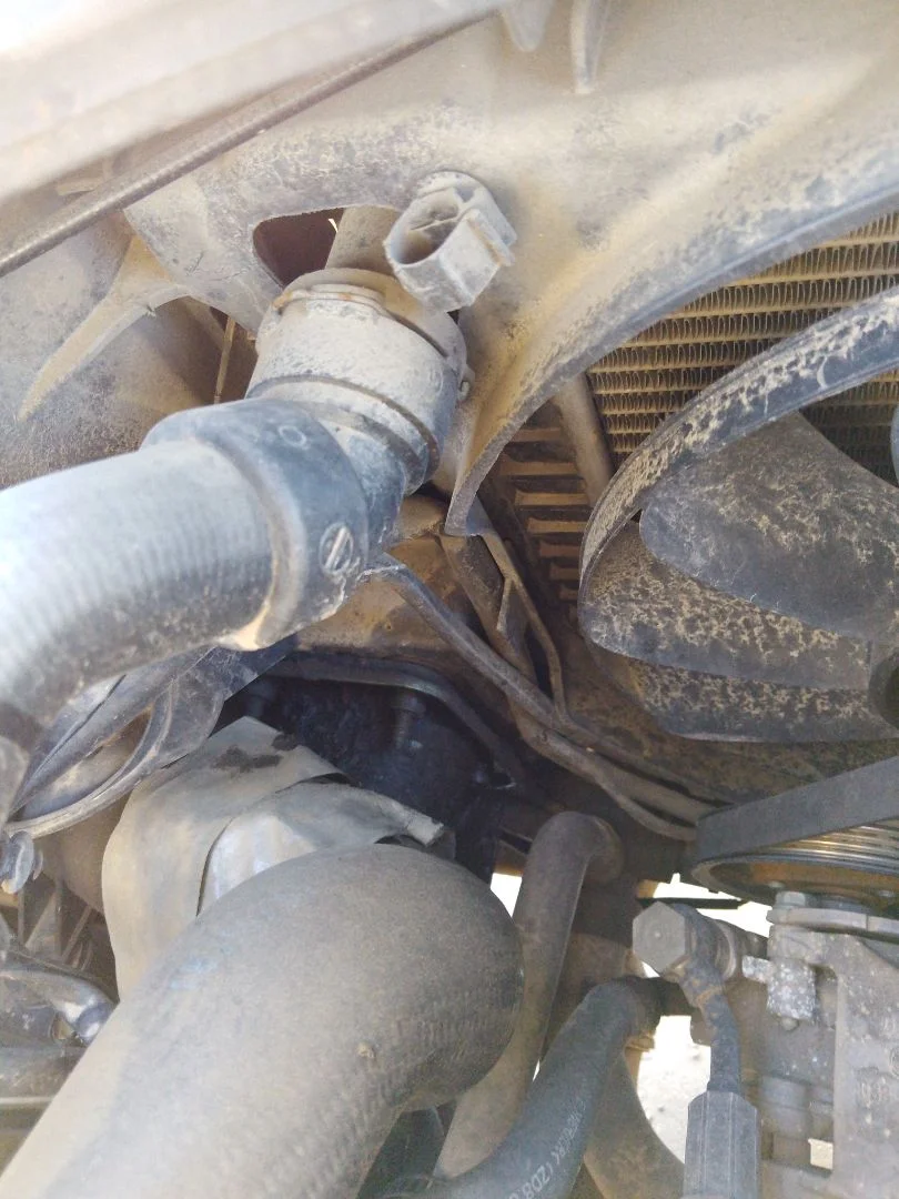 Foto de CONDENSADOR / RADIADOR AIRE ACONDICIONADO VOLKSWAGEN PASSAT BERLINA (3B3) 1.9 TDI (131 CV / 96 KW) referencia 3B0260401B