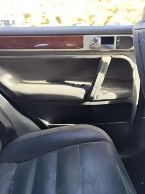 Foto de GUARNECIDO PUERTA TRASERA IZQUIERDA VOLKSWAGEN TOUAREG (7L6) 4.2 V8 32V FSI (350 CV / 257 KW) referencia 7L6867211BQFKZ