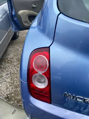 Foto de PILOTO TRASERO IZQUIERDO NISSAN MICRA (K12E) 1.2 CAT (65 CV / 48 KW) referencia 26555BC500
