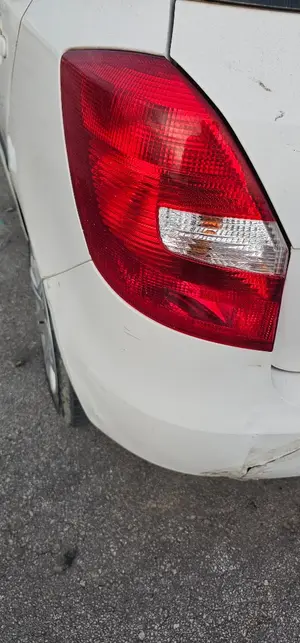 Foto de PILOTO TRASERO IZQUIERDO SKODA FABIA (5J2) 1.2  (60 CV / 44 KW)