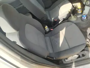 Foto de ASIENTO DELANTERO DERECHO MITSUBISHI COLT CZ3 BERL. 5 (Z30A) 1.1 CAT (75 CV / 55 KW)